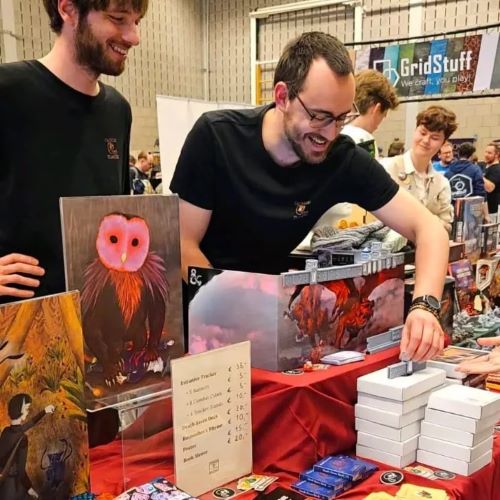 Marco and Josha selling the first edition of Cacklin Slayers' Initiative Tracker at Roll Initiative Con, A D&D and TTRPG fair in Ewijk, The Netherlands.
